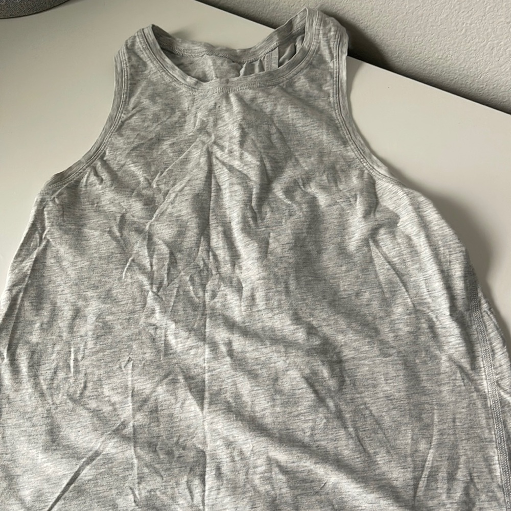 Lululemon athletica tank size 4